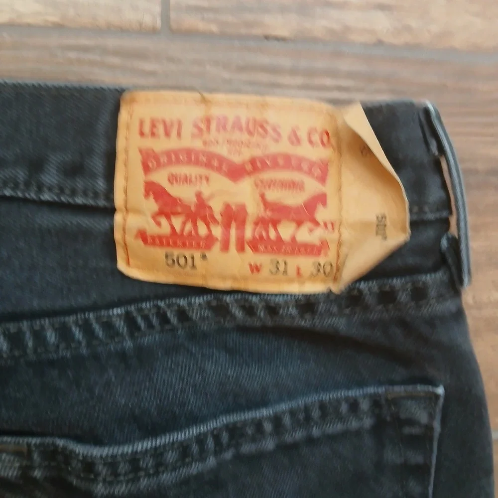 Levi's 501 Jeans Mens 30x32 (FITS 30x28) Black Button Fly Straight Leg Denim